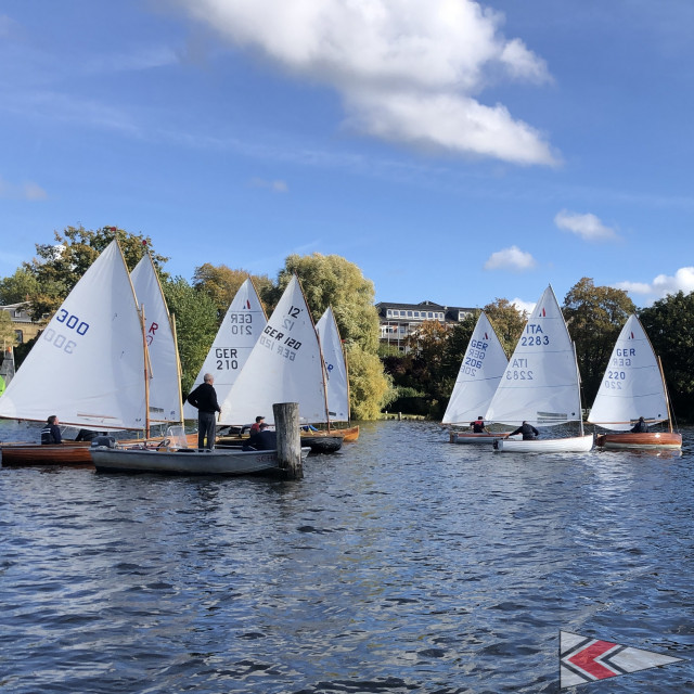 12' Dinghy in Action an der Startlinie | Foto: LYC