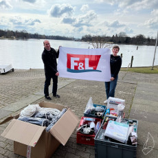 Dierk und Clara vor dem Auspacken | Foto: Privat