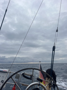die erleichterte Crew nach der Ankunft in Horta | Foto: Clara