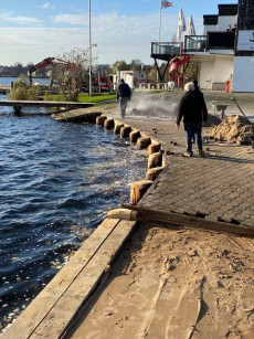 Bohlenwerksarbeiten an der Wakenitz | Foto: LYC