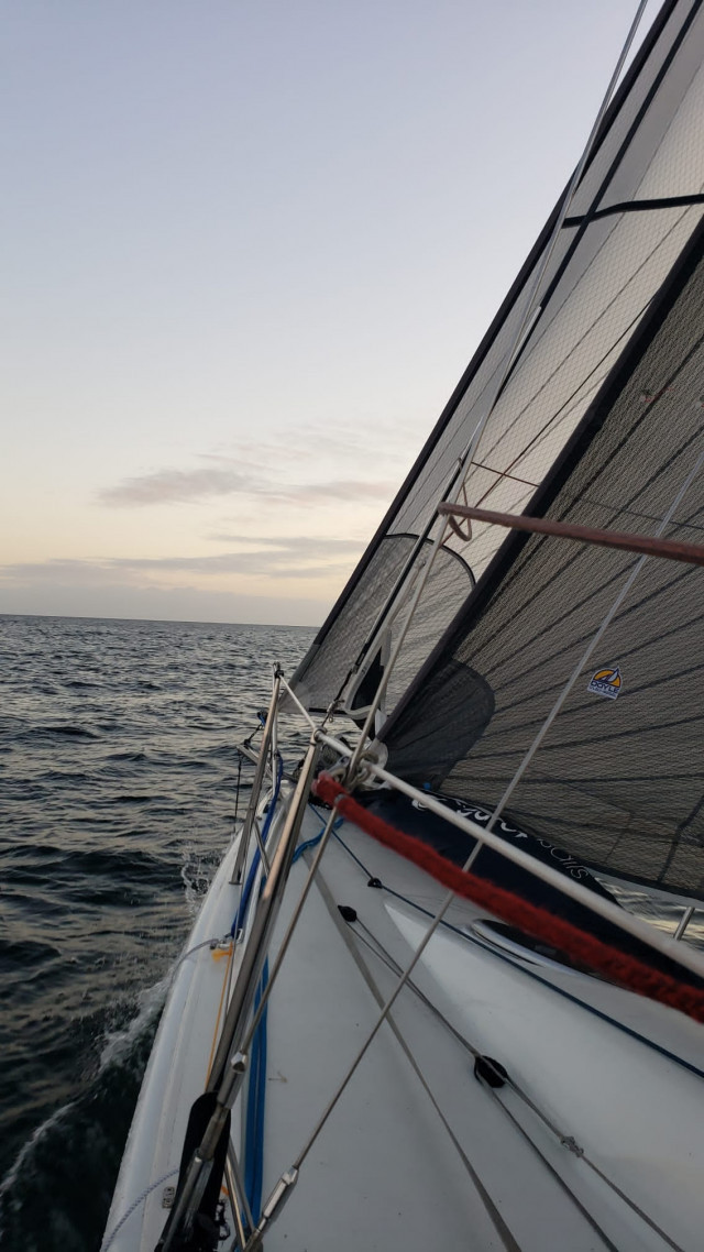 Dojo unter A5 und Staysail | Foto: Jasper Grube