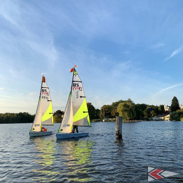 Auf coolen Boote an einem tollen Spot segeln lernen | Foto: LYC