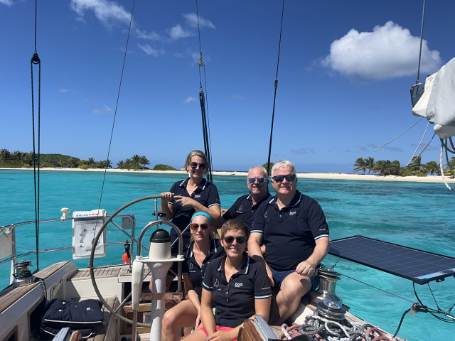 Crewfoto vor Sandy Island | Foto: Clara