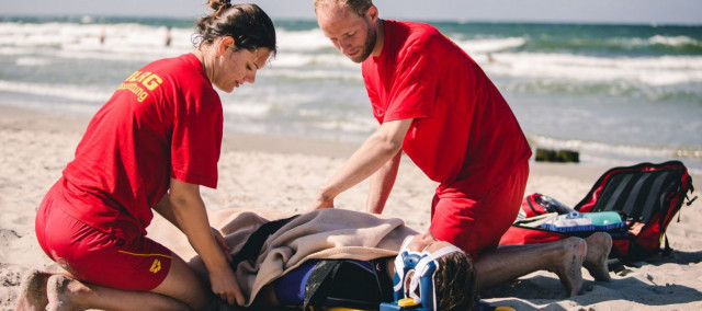 Erste Hilfe am Strand | Foto: DLRG e.V.