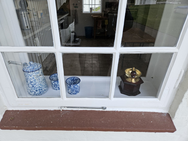 Fenster vom Café im Rundbau auf dem Mövenstein | Foto: Ines Neudahl